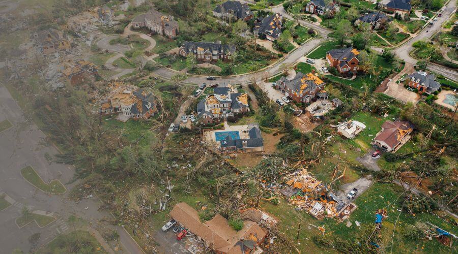 Why choose water damage restoration service for commercial flood cleanup in Brighton